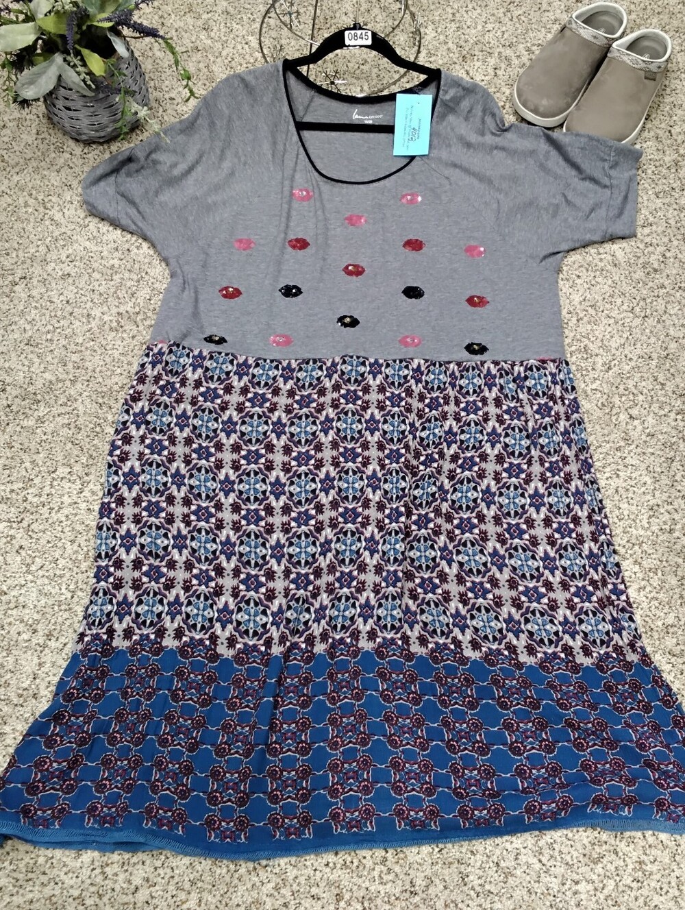 4012 Size 18/20 Lane Bryant Gray & Blue Patterned Dress with Lip Appliqués - Picture 1 of 6